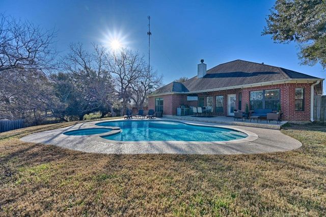2922 Twisted Oak Drive, Brenham, TX 77833