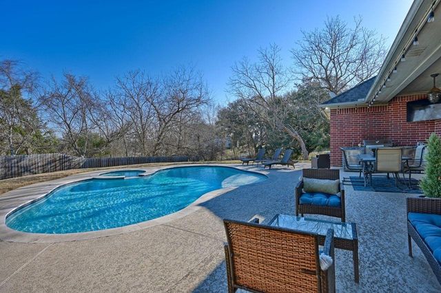 2922 Twisted Oak Drive, Brenham, TX 77833