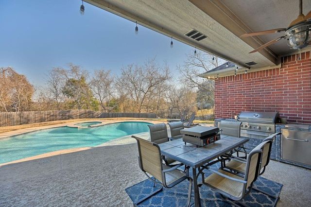 2922 Twisted Oak Drive, Brenham, TX 77833