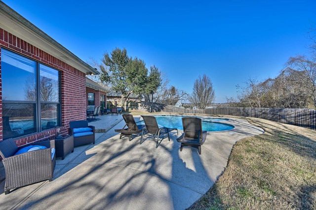 2922 Twisted Oak Drive, Brenham, TX 77833