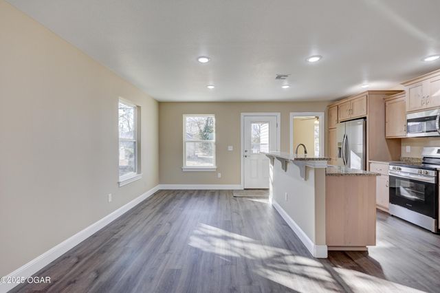 604 N Ball Street, Webb City, MO 64870