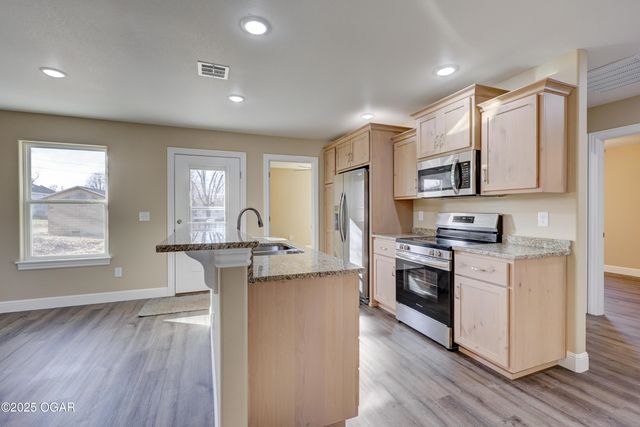 604 N Ball Street, Webb City, MO 64870