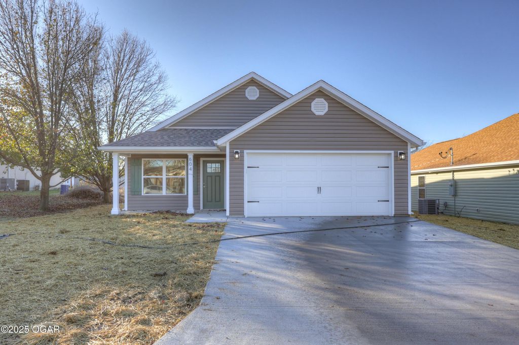 604 N Ball Street, Webb City, MO 64870