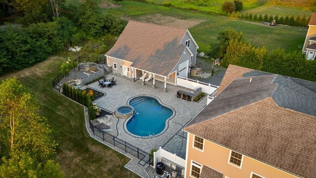 586 Hart St, Dighton, MA 02715