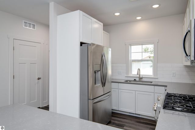 1548 Simsbury Street # 8, Traverse City, MI 49686