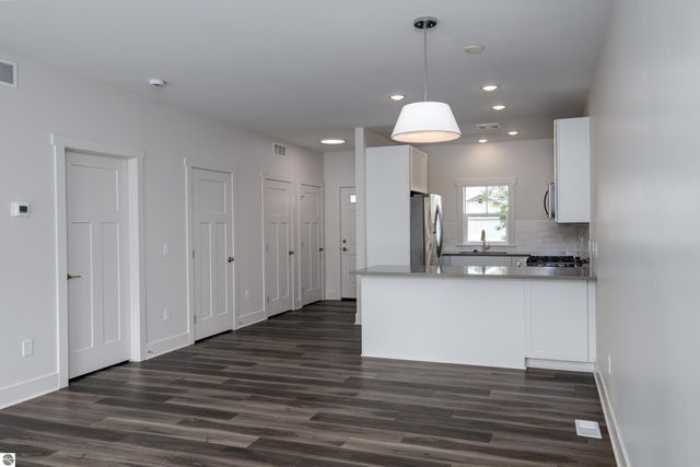 1548 Simsbury Street # 8, Traverse City, MI 49686