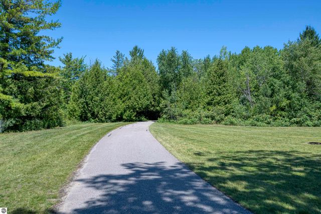 1548 Simsbury Street # 8, Traverse City, MI 49686