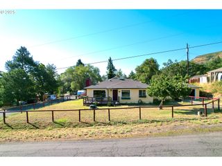 1202 CHINOOK St, The Dalles, OR 97058