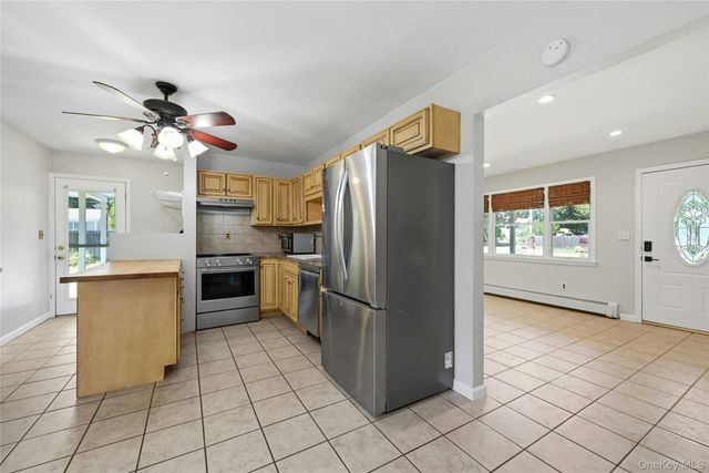 10 Twin Pine Lane, Center Moriches, NY 11934