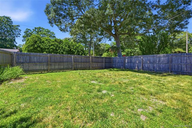 10 Twin Pine Lane, Center Moriches, NY 11934