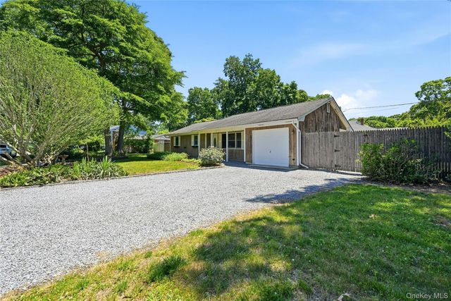 10 Twin Pine Lane, Center Moriches, NY 11934