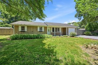10 Twin Pine Lane, Center Moriches, NY 11934
