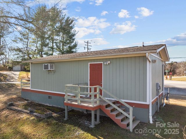 701 Dana Road, Hendersonville, NC 28792