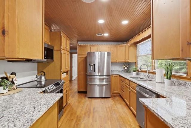 3089 Pipers Gap Road, Mount Airy, NC 27030