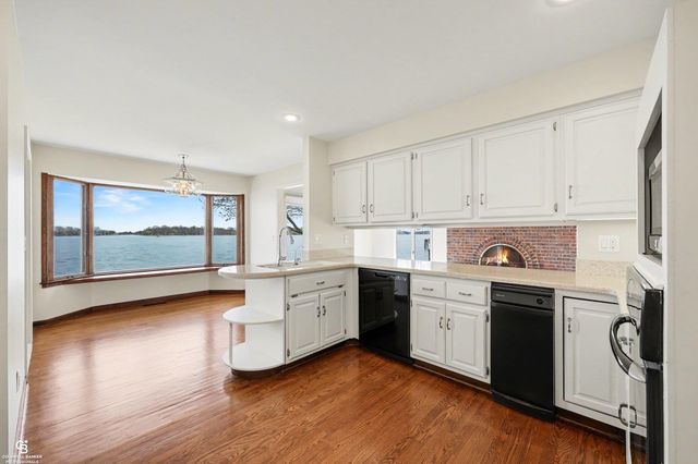 9617 River Road, Algonac, MI 48001