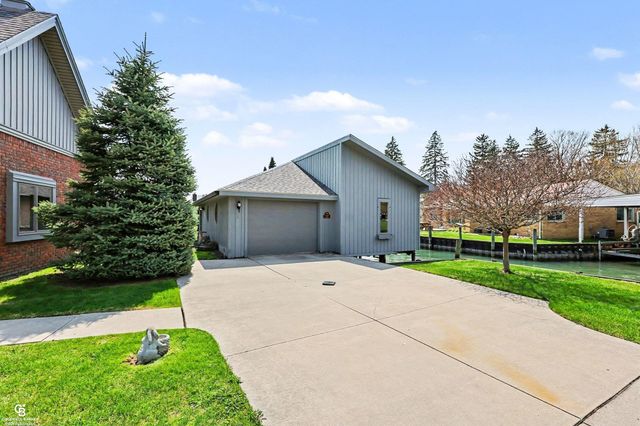 9617 River Road, Algonac, MI 48001