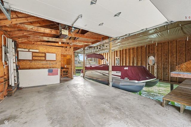 9617 River Road, Algonac, MI 48001