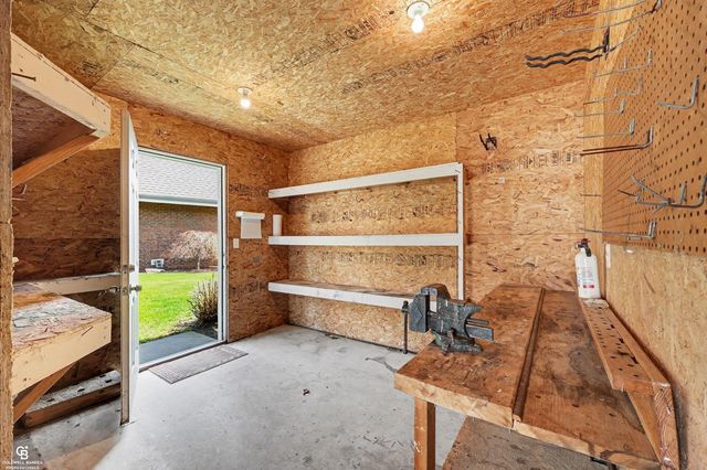 9617 River Road, Algonac, MI 48001