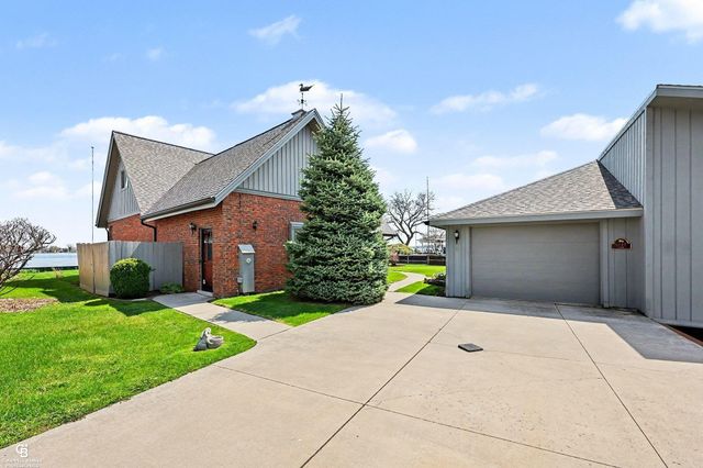 9617 River Road, Algonac, MI 48001