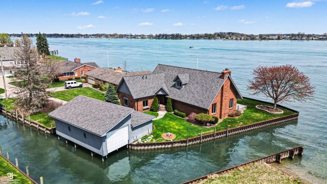 9617 River Road, Algonac, MI 48001