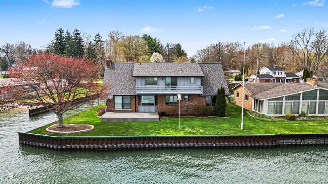 9617 River Road, Algonac, MI 48001