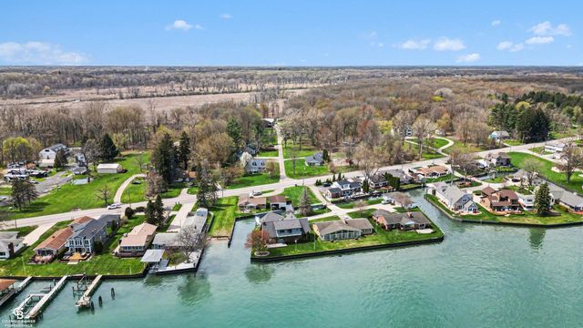 9617 River Road, Algonac, MI 48001