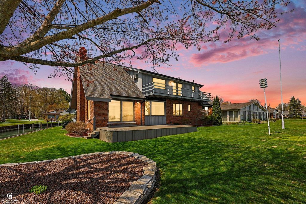 9617 River Road, Algonac, MI 48001