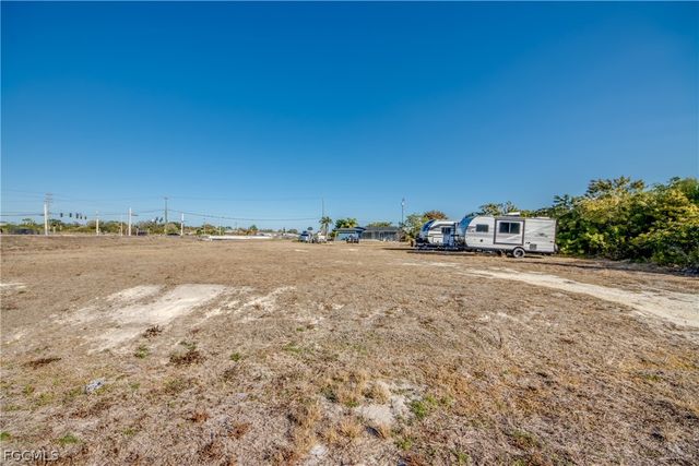 3015 8th ST SW, Lehigh Acres, FL 33976