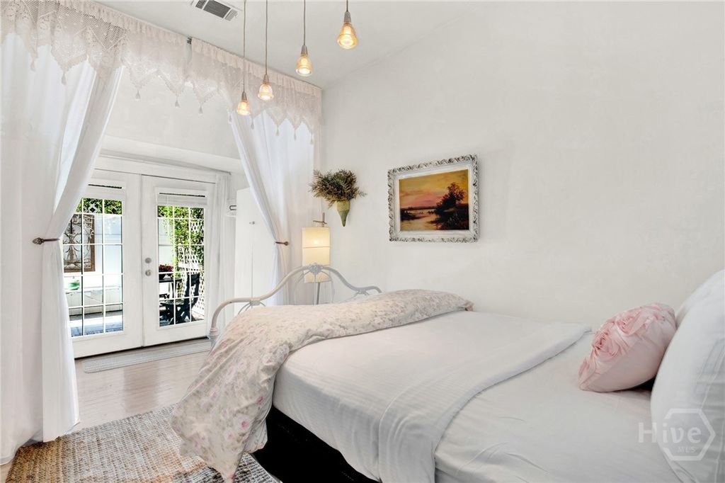 Image 20 of property listing at 535 E Gordon Street, Savannah, GA 31401