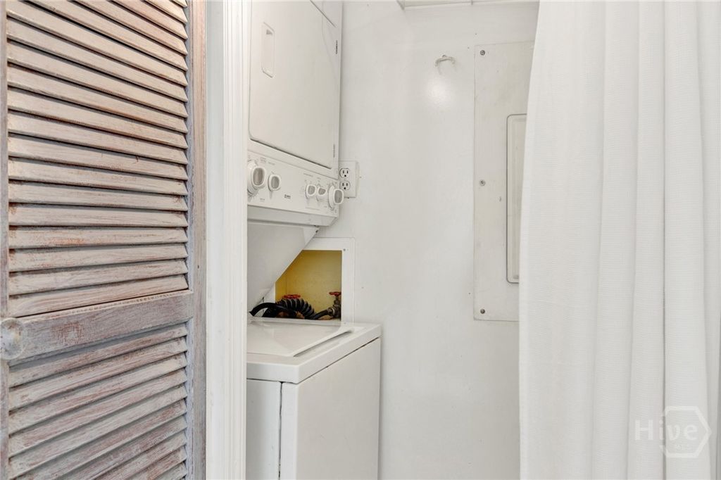 Image 22 of property listing at 535 E Gordon Street, Savannah, GA 31401