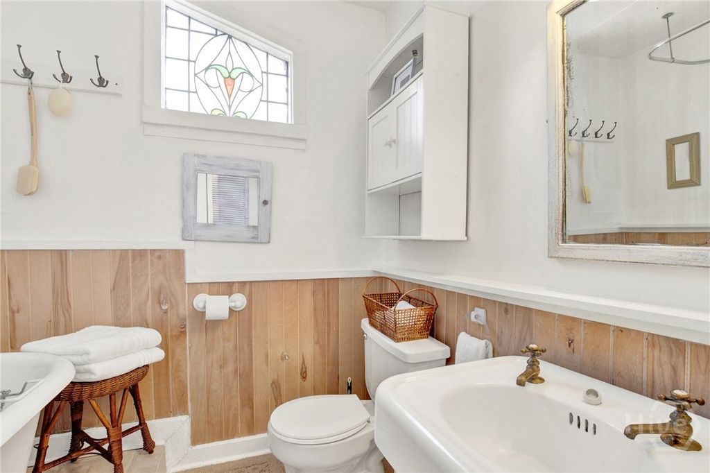 Image 23 of property listing at 535 E Gordon Street, Savannah, GA 31401