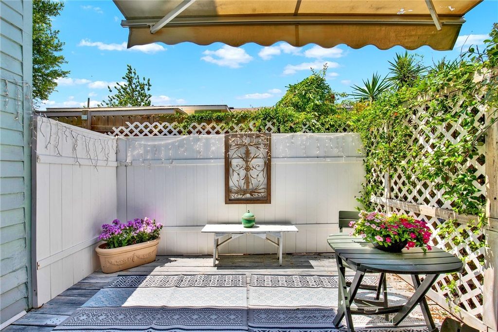 Image 25 of property listing at 535 E Gordon Street, Savannah, GA 31401