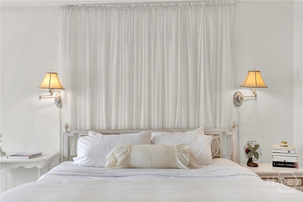 Image 32 of property listing at 535 E Gordon Street, Savannah, GA 31401