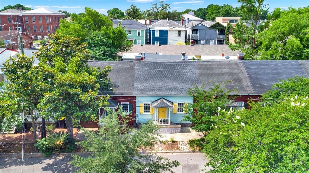 Image 4 of property listing at 535 E Gordon Street, Savannah, GA 31401