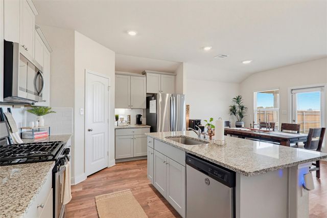 1416 PARKWOOD, Seguin, TX 78155