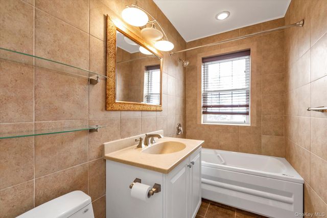 102 S Village Avenue 3B, Rockville Centre, NY 11570