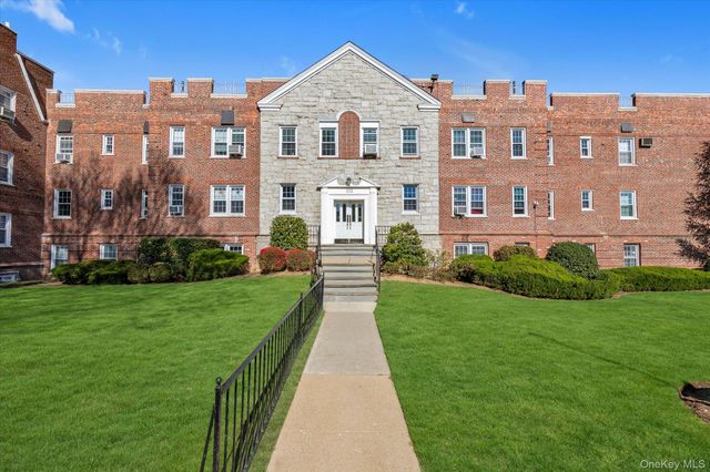 102 S Village Avenue 3B, Rockville Centre, NY 11570