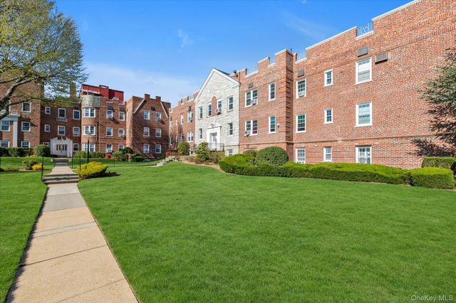 102 S Village Avenue 3B, Rockville Centre, NY 11570