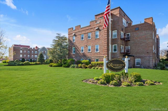 102 S Village Avenue 3B, Rockville Centre, NY 11570