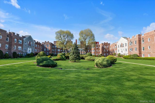 102 S Village Avenue 3B, Rockville Centre, NY 11570