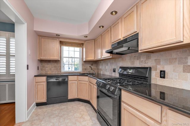 102 S Village Avenue 3B, Rockville Centre, NY 11570