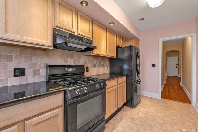 102 S Village Avenue 3B, Rockville Centre, NY 11570