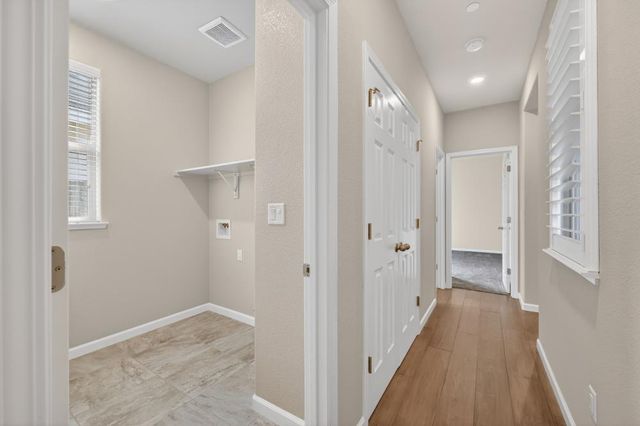 6040 Belfast Way, Roseville, CA 95747