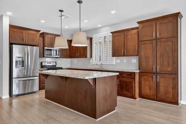 6040 Belfast Way, Roseville, CA 95747