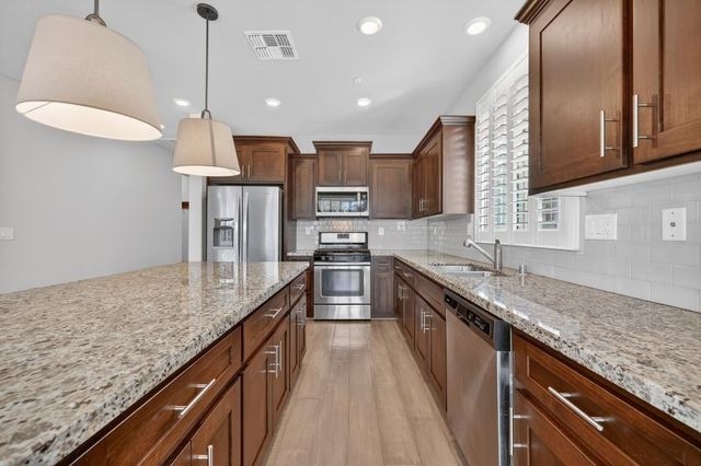 6040 Belfast Way, Roseville, CA 95747