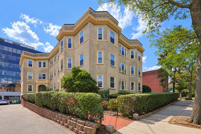 22 Centre St 2, Cambridge, MA 02139