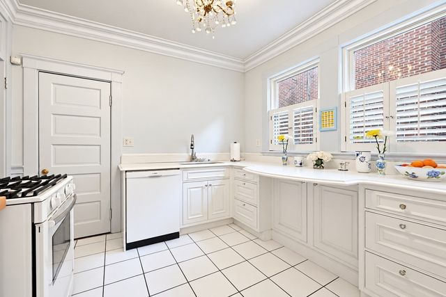22 Centre St 2, Cambridge, MA 02139