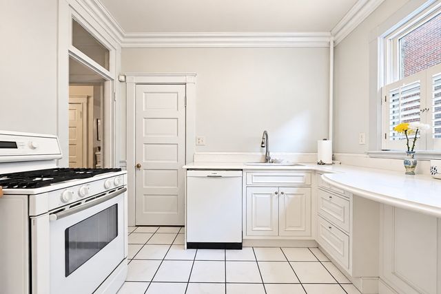 22 Centre St 2, Cambridge, MA 02139