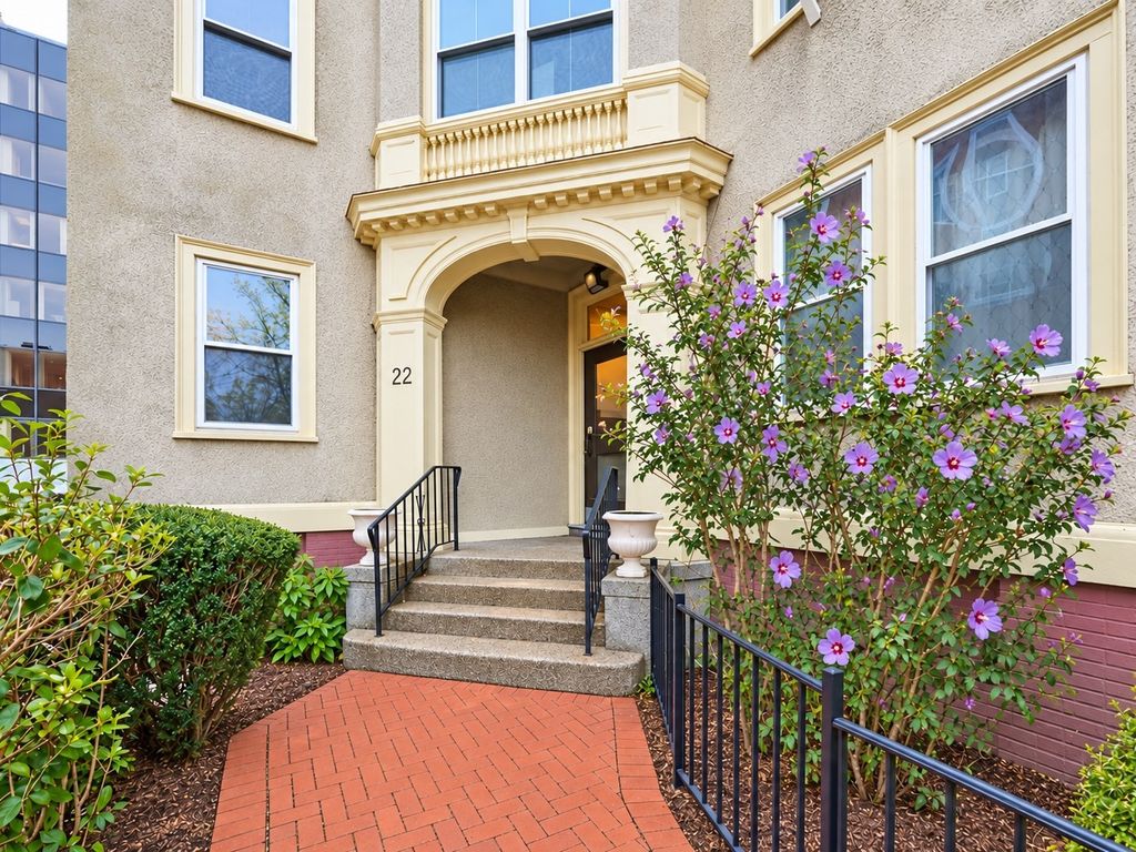 22 Centre St 2, Cambridge, MA 02139