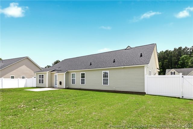 325 Ranier Drive, Raeford, NC 28376